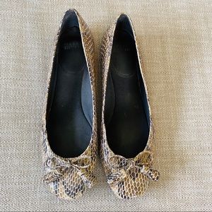 Stuart Weitzman Snakeskin Flats Sz 8.5